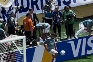 点赞！姆巴佩赛前帮助中暑志愿者