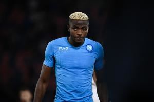 记者：利雅得新月正式报价奥斯梅恩，转会费7500万欧分两期支付