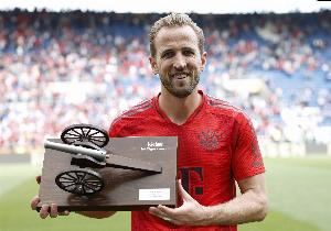 凯恩德甲生涯头2赛季均打入至少25球，德甲历史首人！