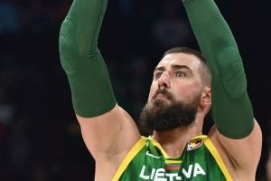 立陶宛热身赛77-54格鲁吉亚取得3连胜 瓦兰11+6 马穆15分