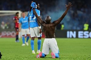 米体：卢卡库在受伤后选择了保守治疗，因此他可能将缺席多场比赛