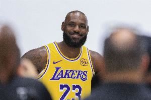 Shams：再次澄清 詹姆斯一直在提升训练强度 只是还没恢复到位