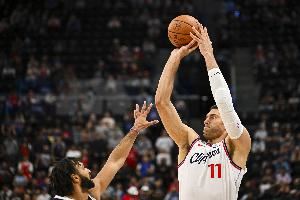 我们有射手了！大洛佩斯三分5中4 射落16分另4板1断1帽&正负值+26