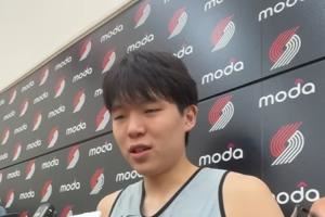 杨瀚森：路考的时候有人在路中间遛狗 我怕扣分不敢按喇叭😂