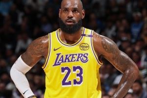 铁林：詹姆斯生涯即将结束 错过赛季开局肯定会对他心理造成影响