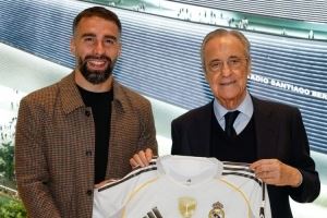 达成个人西甲200胜里程碑，卡瓦哈尔获赠纪念球衣