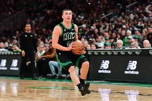 稳定输出难救主！普理查德16中8拿到21分10板4助 拼下3前场板