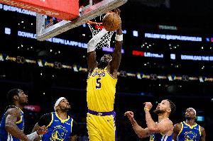 越打越好！艾顿上半场8中6得12分7板2助1帽