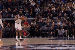 这就是能力!哈登不看人长传十分到位 克里斯·邓恩轻松快下上篮