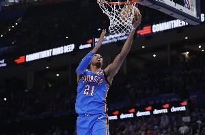 太准了!阿隆·维金斯首节4记三分轰下14分2板1助3断